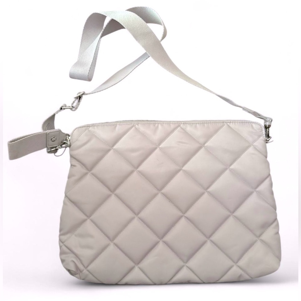 H&M LAVENDER quilted laptop case with strap. Color is soft lavender!